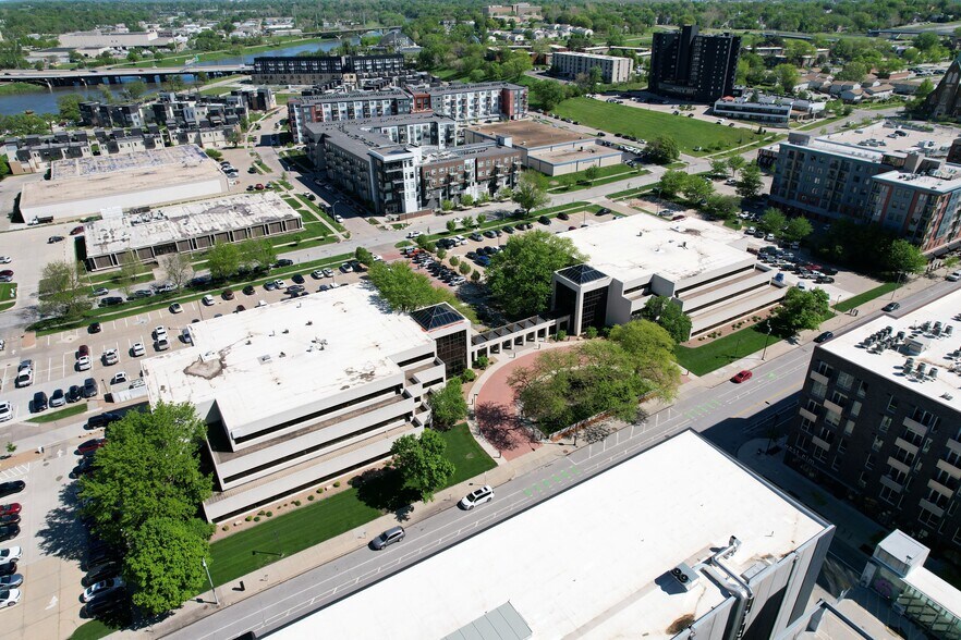 200 E Grand Ave, Des Moines, IA à louer - Photo du bâtiment - Image 2 de 11