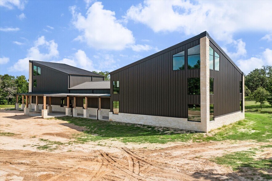 1286 State Hwy 237 Hwy, Round Top, TX à vendre - Photo du bâtiment - Image 2 de 18