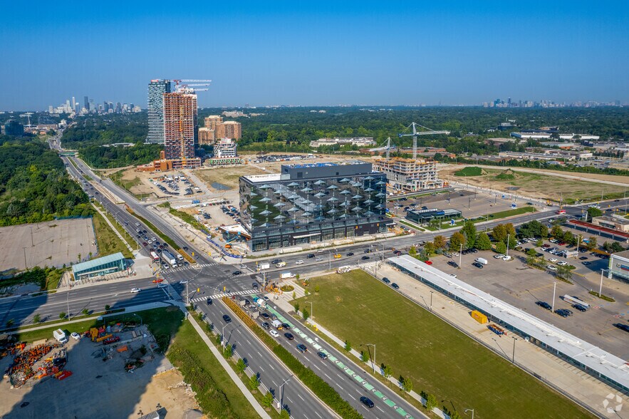 1176 Eglinton Av E, Toronto, ON à louer - Aérien - Image 3 de 4