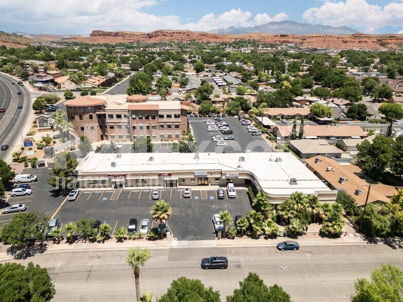 595 S Bluff St, Saint George, UT à louer - Photo du bâtiment - Image 2 de 3