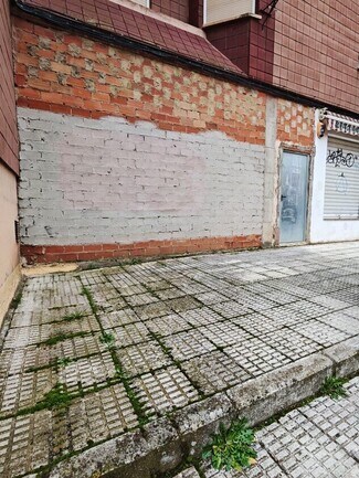 Plus de détails pour Multi-résidentiel à vendre