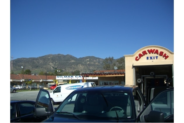 13851 Foothill Blvd, Sylmar, CA for lease - Building Photo - Image 3 of 4