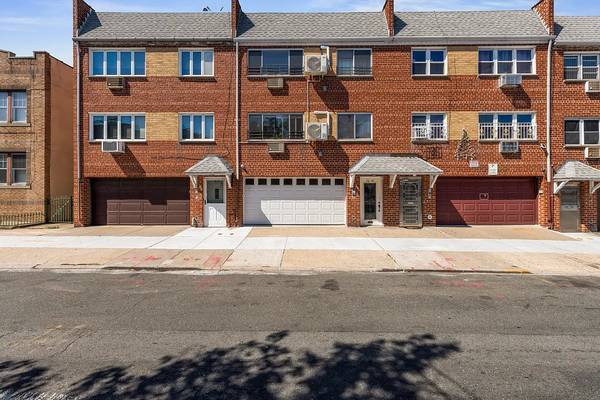 2247 Harman St, Ridgewood, NY à vendre Photo du bâtiment- Image 1 de 27