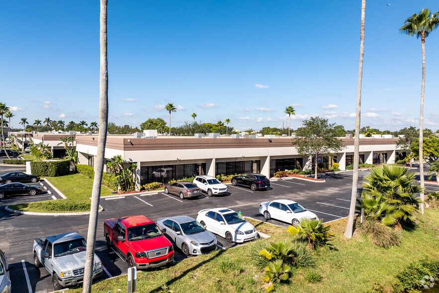 5400 S University Dr, Davie, FL for sale - Building Photo - Image 3 of 6