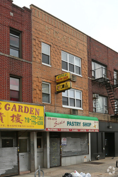 69-51 Grand Ave, Maspeth, NY à vendre - Photo principale - Image 1 de 1