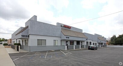 1202-1220 E Cypress St, Covina, CA à louer Photo intérieure- Image 1 de 1