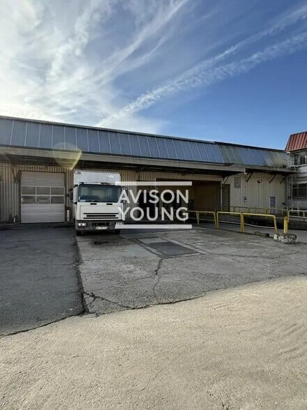 Flex in Saint-Denis for lease - Building Photo - Image 3 of 4