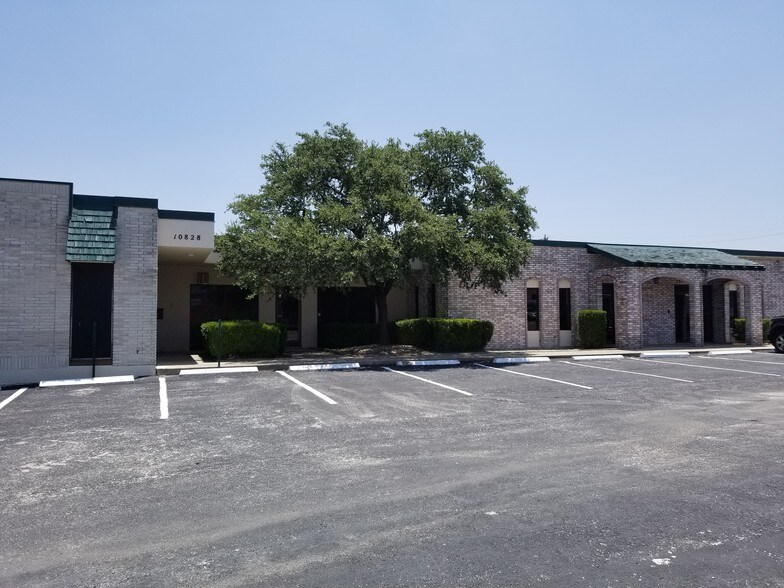 10818 Gulfdale St, San Antonio, TX à louer - Photo du bâtiment - Image 3 de 5