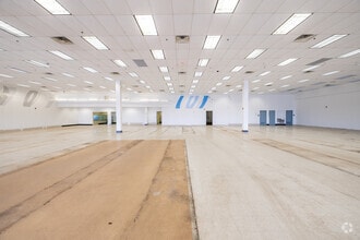 6305 Middlesex Mall, South Plainfield, NJ for lease Interior Photo- Image 2 of 10