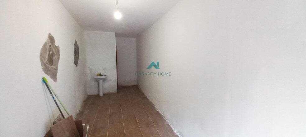 Retail in Laredo, Cantabria for sale - Interior Photo - Image 2 of 4