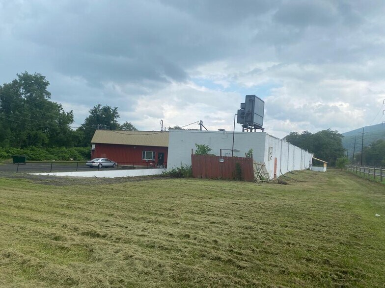 120 Bridge St, Lock Haven, PA à vendre - Photo du bâtiment - Image 3 de 26