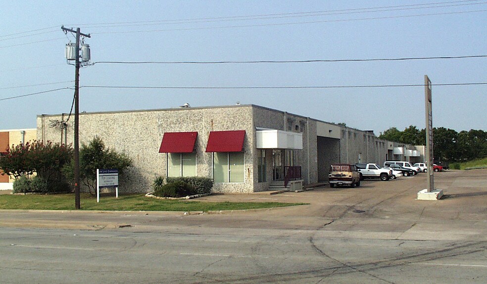 2777 Irving Blvd, Dallas, TX à louer - Photo du bâtiment - Image 3 de 8