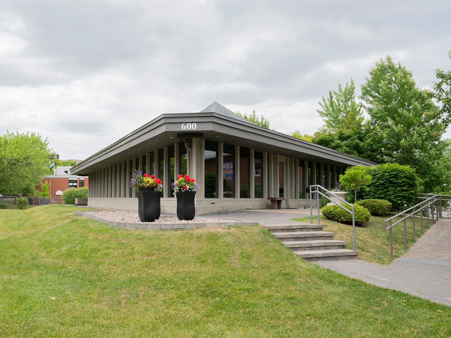 600 Rue Cardinal, Laval, QC à vendre Photo du bâtiment- Image 1 de 1