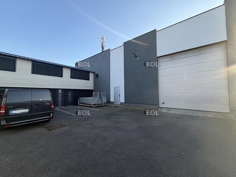 Industriel dans Évry-Courcouronnes à vendre - Photo du bâtiment - Image 2 de 5