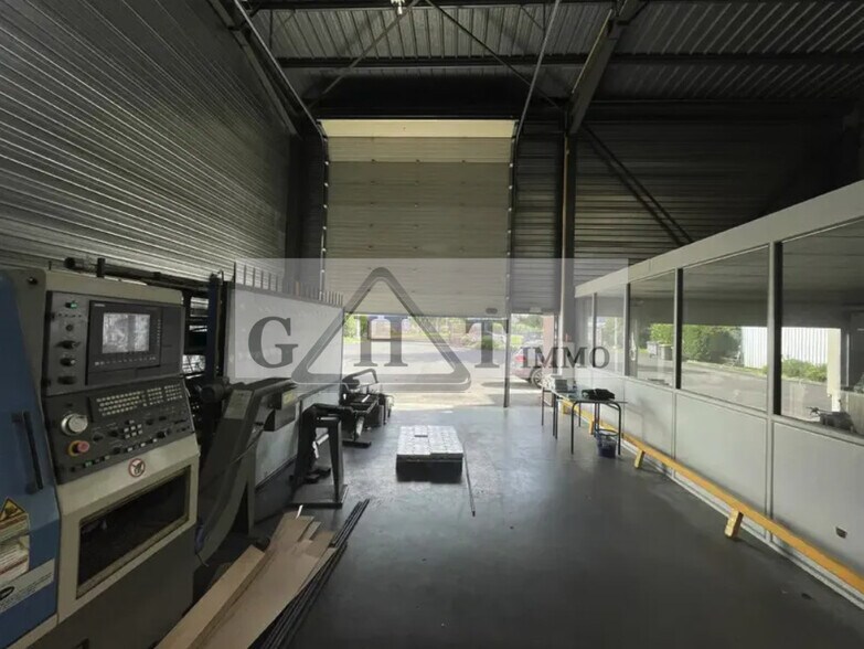 Industrial in Marines for sale - Interior Photo - Image 3 of 4