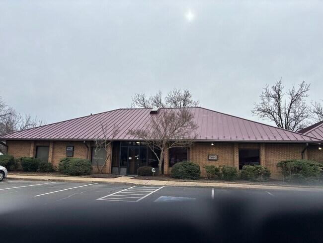 Plus de détails pour 403 Chatham Sq, Fredericksburg, VA - Bureau à vendre