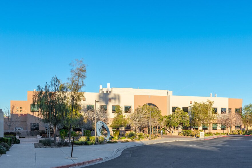 8551 W Lake Mead Blvd, Las Vegas, NV à louer - Photo du bâtiment - Image 2 de 22