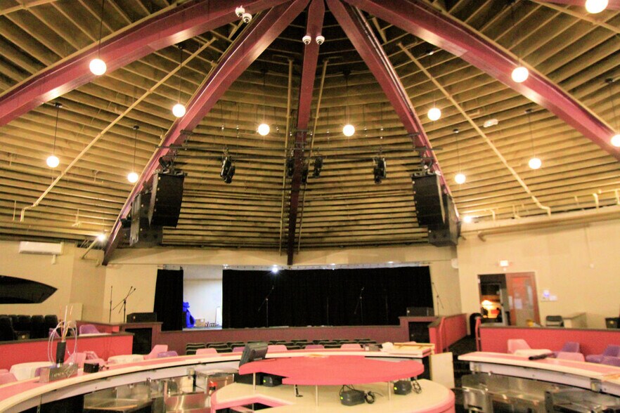 350 N Watertown St, Johnson Creek, WI à vendre - Photo intérieure - Image 2 de 12