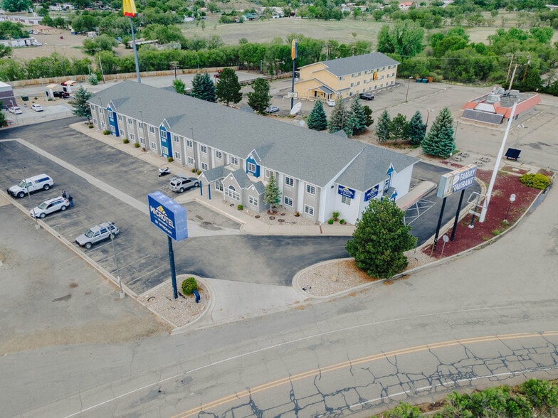 1640 Cedar St, Raton, NM for sale - Building Photo - Image 2 of 12