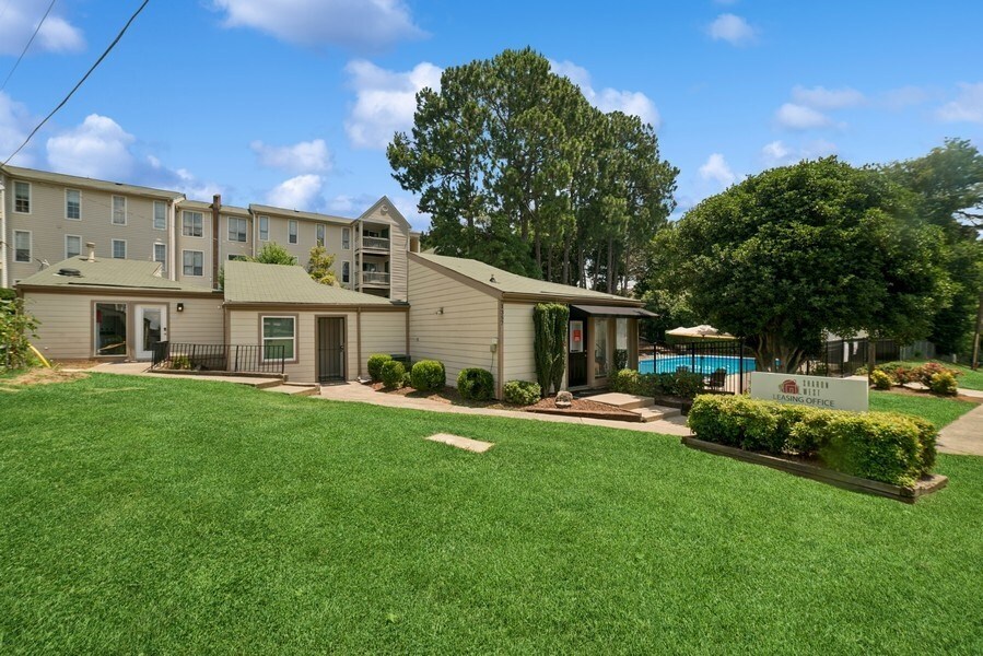 1357 Sharon Rd W, Charlotte, NC à vendre Photo du bâtiment- Image 1 de 27