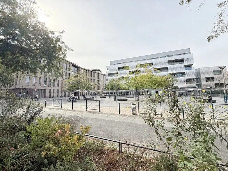 Bureau dans Pantin à louer - Photo du bâtiment - Image 1 de 26