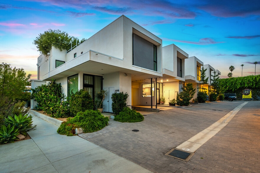 3559 Casitas Ave, Los Angeles, CA for sale - Primary Photo - Image 1 of 2