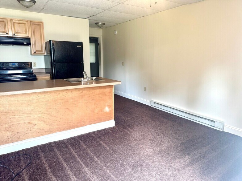 250 E Water St, Slippery Rock, PA à vendre - Photo du bâtiment - Image 2 de 73