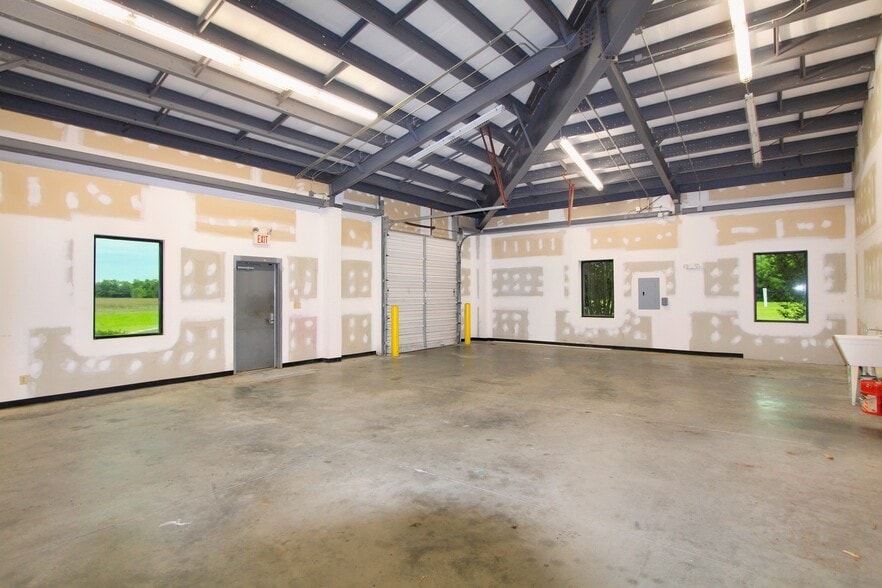 2240 N Douglas St, Florence, SC for lease - Building Photo - Image 3 of 6