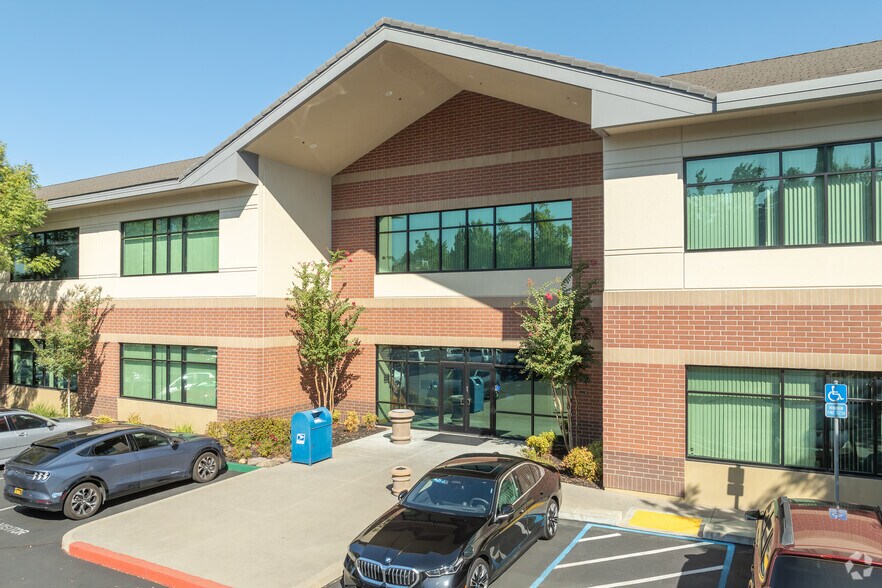 193 Blue Ravine Rd, Folsom, CA à vendre - Photo du bâtiment - Image 1 de 17