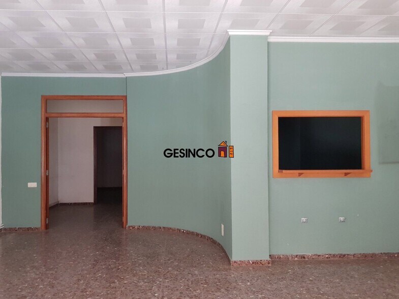 Commerce de détail dans Ontinyent, Valencia à louer - Photo du bâtiment - Image 2 de 10