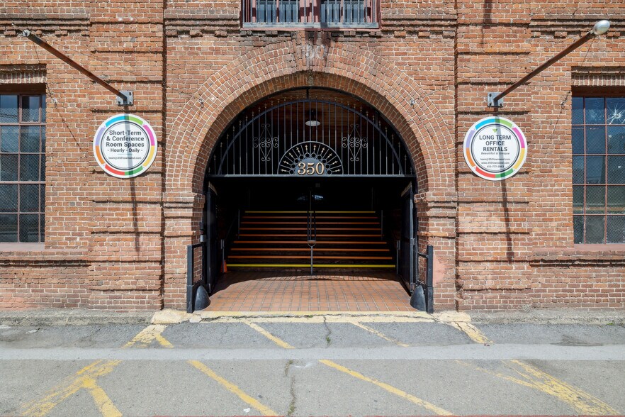 350 Townsend St, San Francisco, CA à louer - Photo du bâtiment - Image 2 de 10