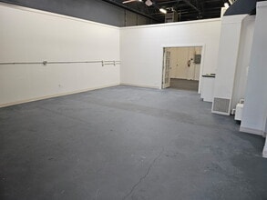 541 N Wolf Rd, Wheeling, IL for lease Interior Photo- Image 2 of 12