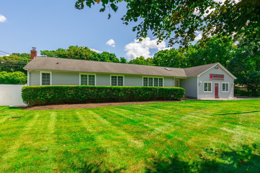 501 William Floyd Pky, Shirley, NY à louer - Photo du bâtiment - Image 2 de 19