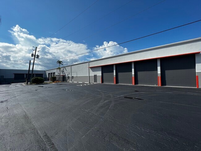 Plus de détails pour 4120-4132 NW 10th Ave, Fort Lauderdale, FL - Industriel à louer