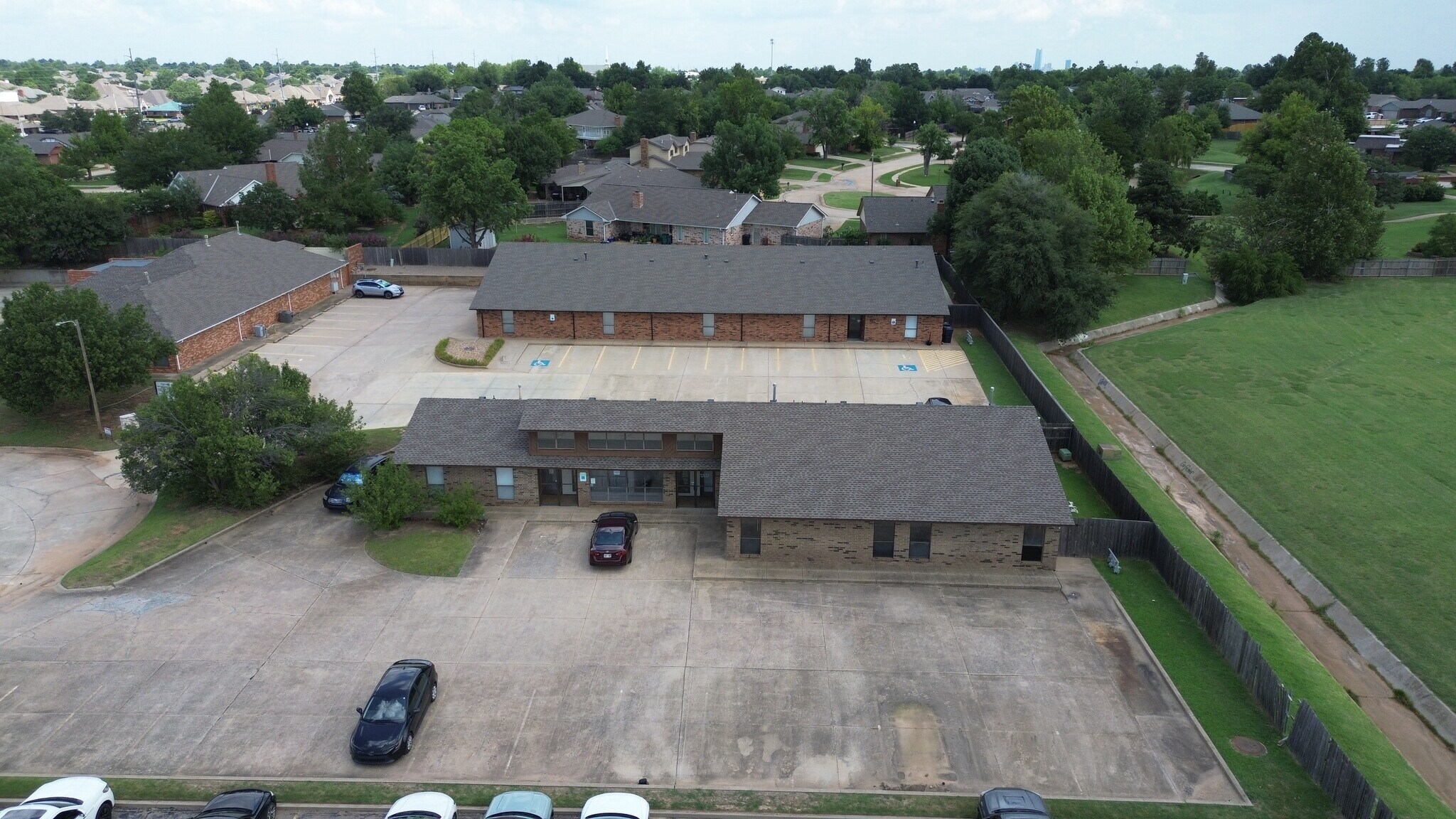 10300 Greenbriar Pl, Oklahoma City, OK à vendre Photo du bâtiment- Image 1 de 4