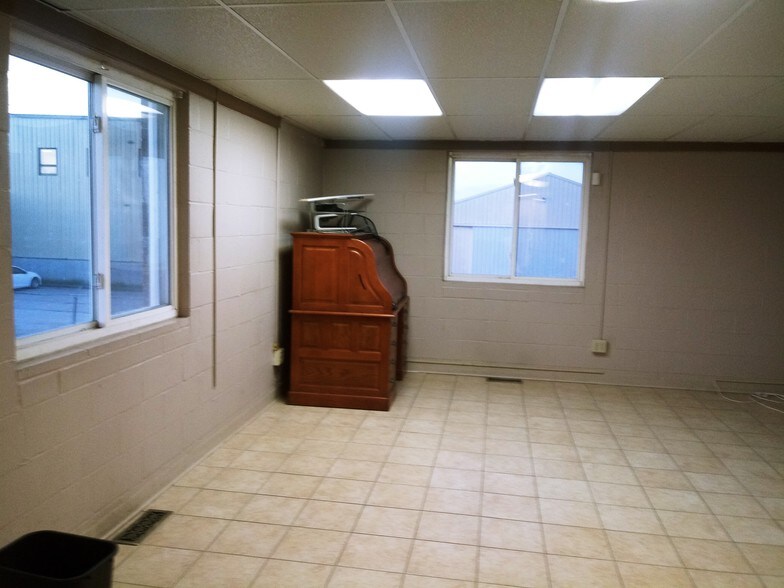 8870 Frost Ave, Saint Louis, MO à louer - Photo intérieure - Image 3 de 24