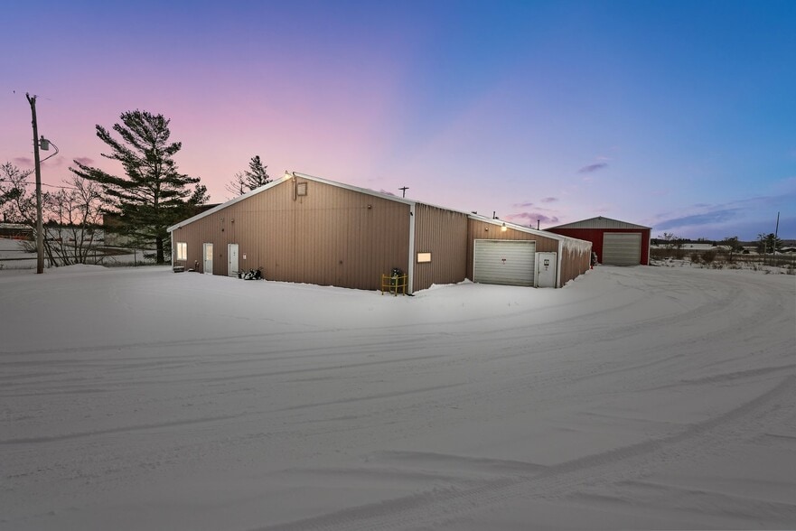 402 Huron St, Grayling, MI for sale - Primary Photo - Image 1 of 23