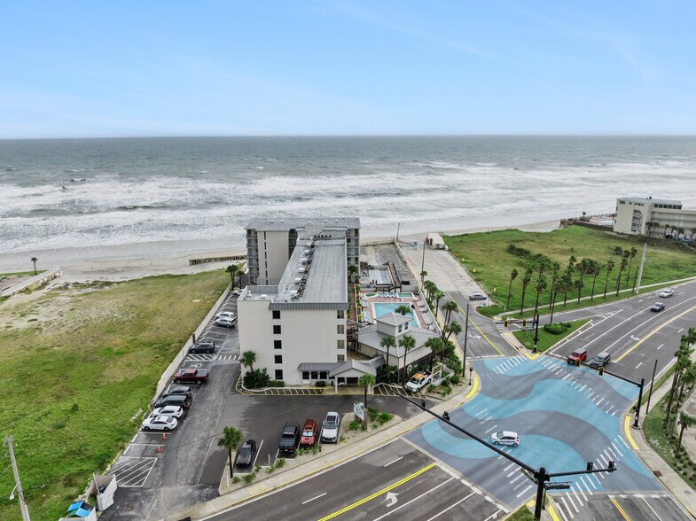 1025 S Atlantic Ave, Daytona Beach, FL à vendre - Photo du bâtiment - Image 3 de 7