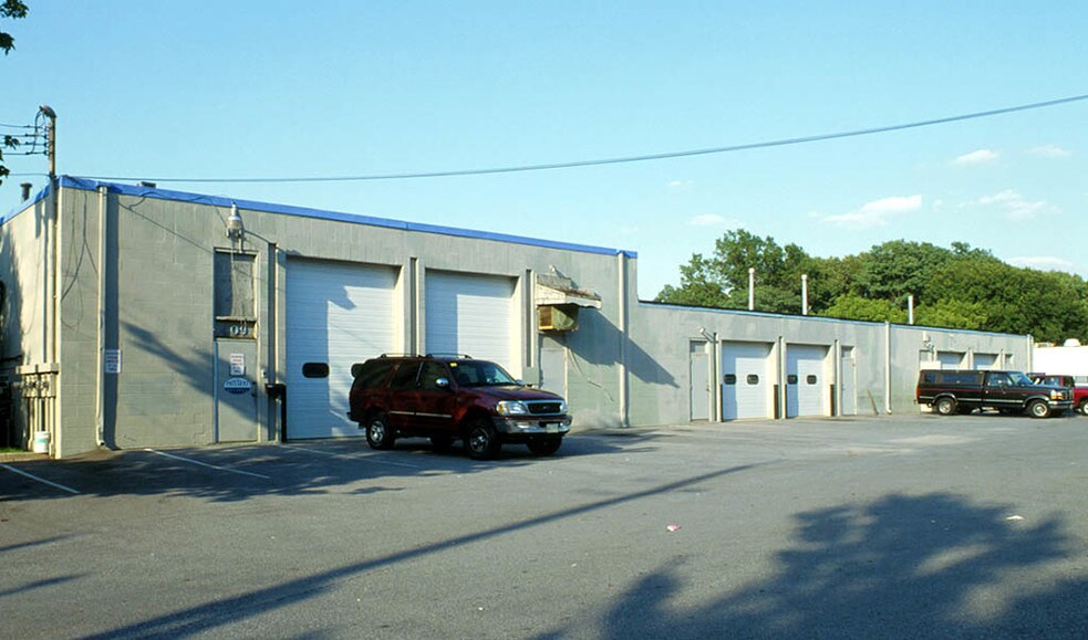 409 N Stonestreet Ave, Rockville, MD for lease - Building Photo - Image 2 of 3
