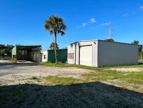 7812 Symmes Rd, Gibsonton, FL à louer Photo du bâtiment- Image 1 de 3