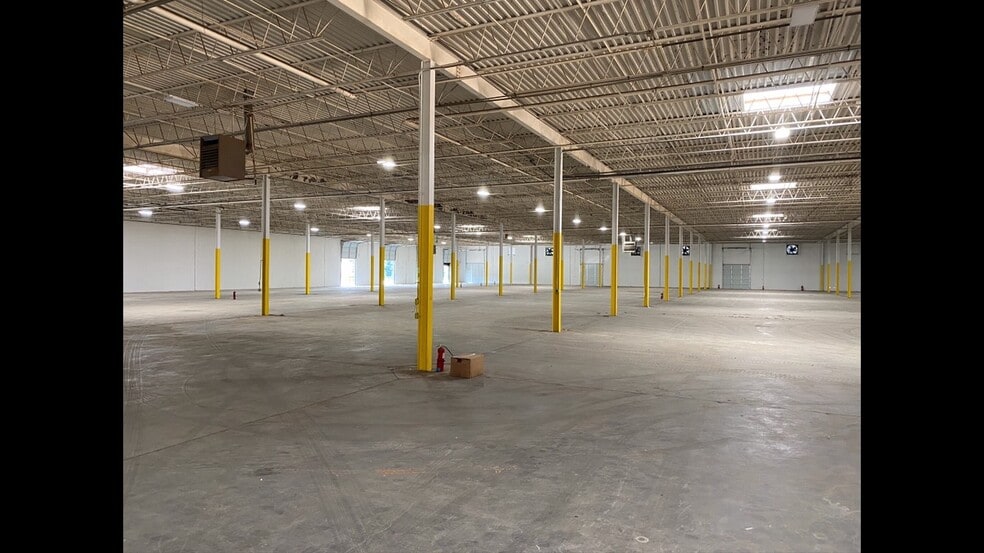 2211 Lithonia Industrial Blvd, Lithonia, GA for lease - Interior Photo - Image 2 of 11