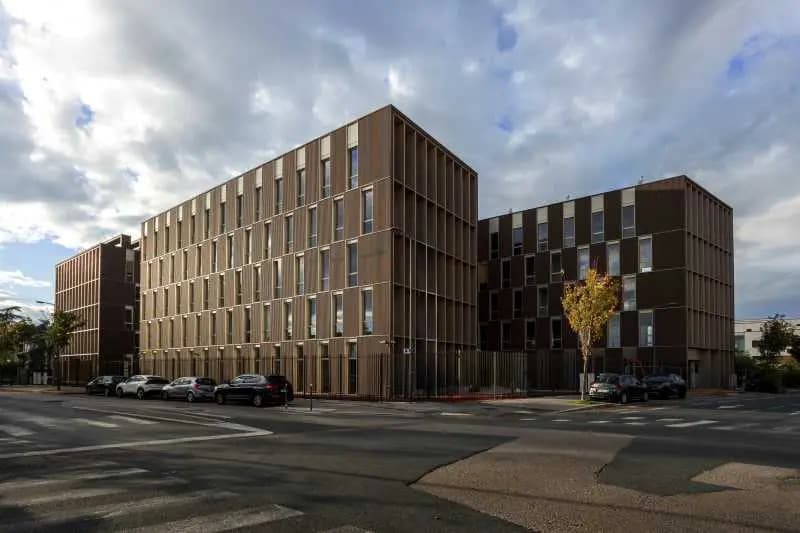 Office in Villeurbanne for lease - Building Photo - Image 2 of 2