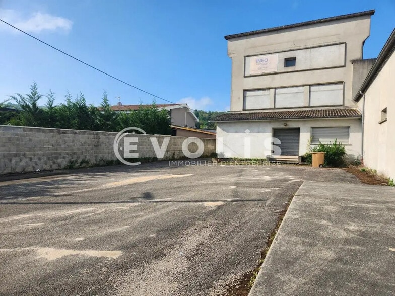 Flex in Bourgoin-Jallieu for sale - Building Photo - Image 1 of 23