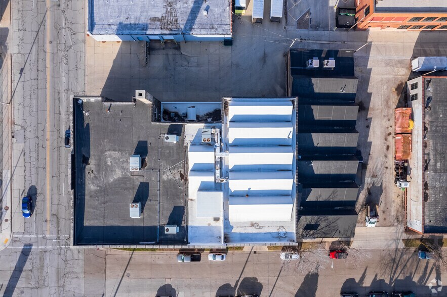 120 E Mineral St, Milwaukee, WI for sale - Aerial - Image 2 of 10