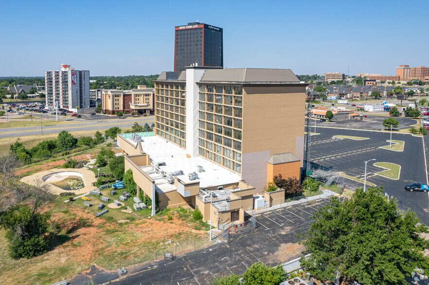2945 Northwest Expy, Oklahoma City, OK à vendre - Photo du bâtiment - Image 3 de 5