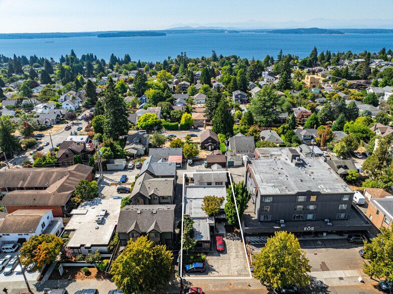 5639 California Ave SW, Seattle, WA à vendre - Photo du bâtiment - Image 2 de 24