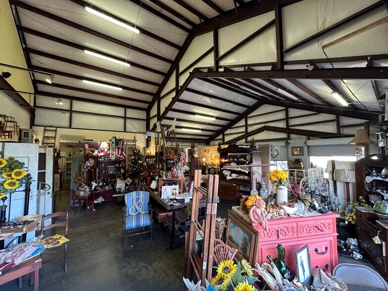 Rows 2 & 3 First Monday Grounds, Canton, TX à vendre - Photo du bâtiment - Image 2 de 18