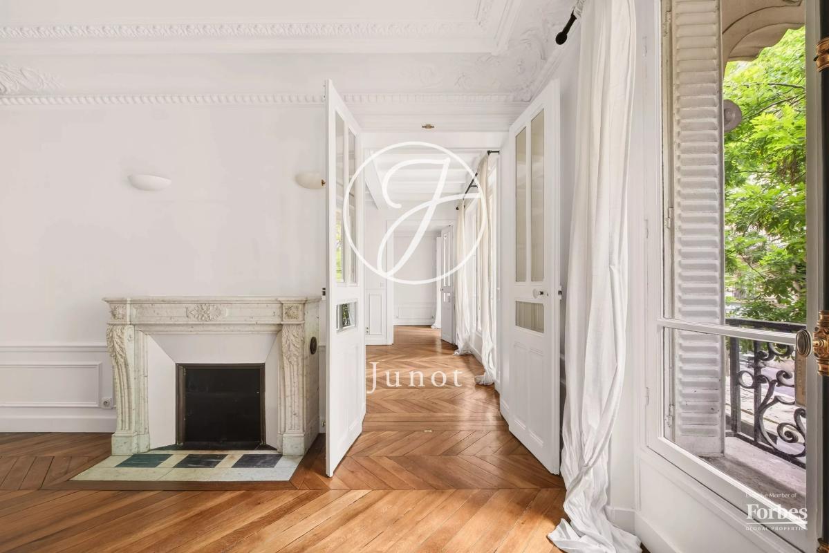 Office in Paris 16Eme for sale Interior Photo- Image 1 of 21