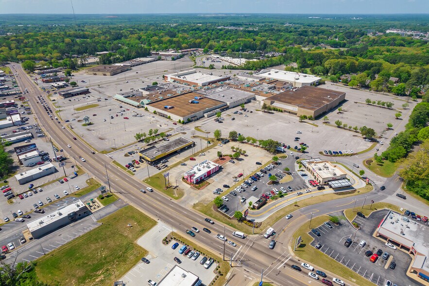 2021 N Highland Ave, Jackson, TN à vendre - Photo du bâtiment - Image 2 de 13