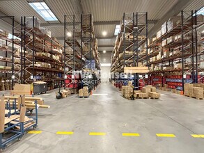 Flex in Neuville-sur-Oise for lease Interior Photo- Image 1 of 14